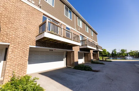 908 Bradford Drive Naperville IL 60563