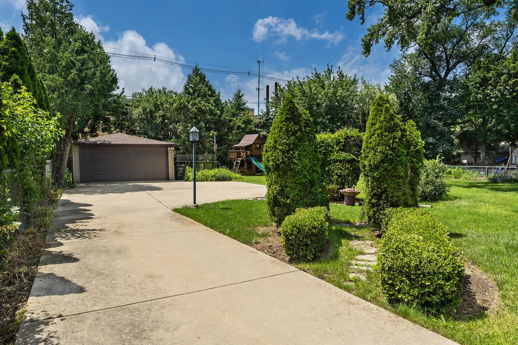 5337 West Ardmore Avenue Chicago IL 60646