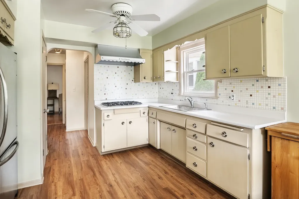5337 West Ardmore Avenue Chicago IL 60646
