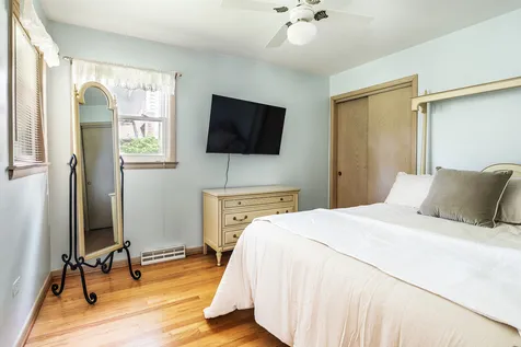 5337 West Ardmore Avenue Chicago IL 60646
