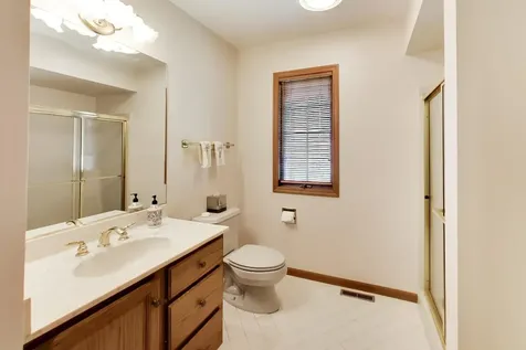1204 Kristin Drive Libertyville IL 60048