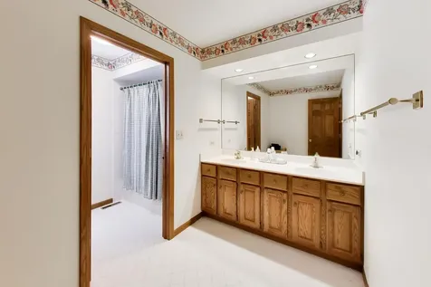 1204 Kristin Drive Libertyville IL 60048