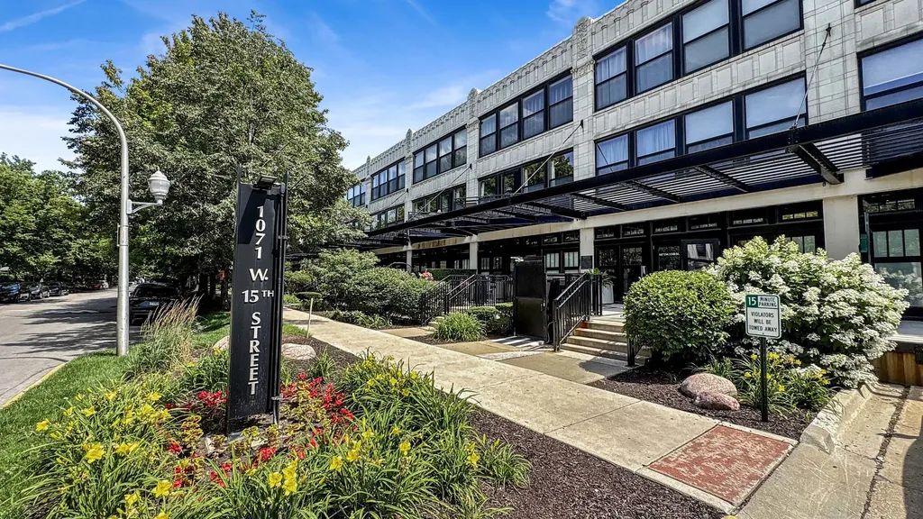 1071 West 15th Street Chicago IL 60608