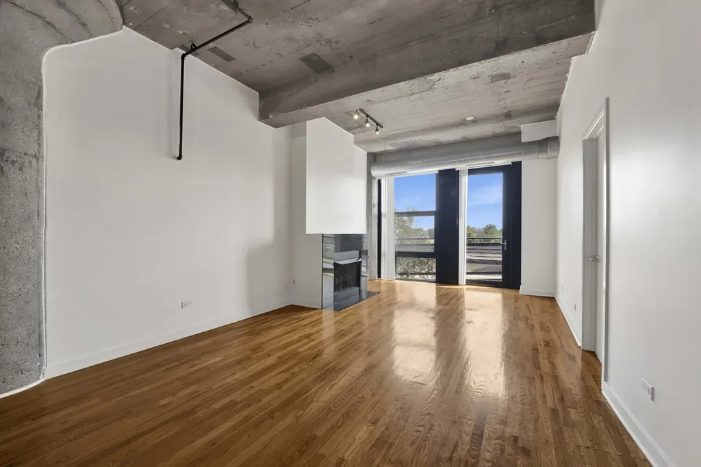 1071 West 15th Street Chicago IL 60608