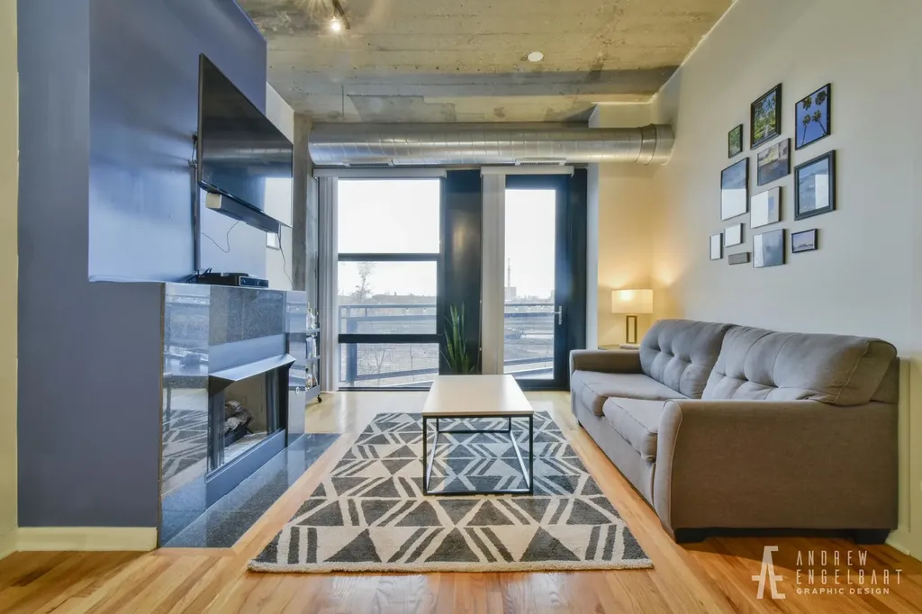 1071 West 15th Street Chicago IL 60608