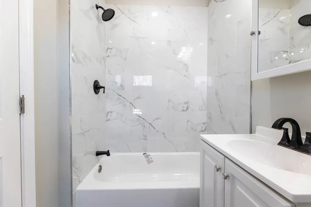 4924 West Congress Parkway Chicago IL 60644