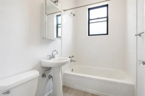 640 West Waveland Avenue Chicago IL 60613