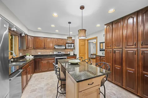 907 North Quentin Road Palatine IL 60067