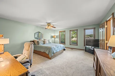 907 North Quentin Road Palatine IL 60067