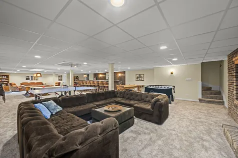 907 North Quentin Road Palatine IL 60067