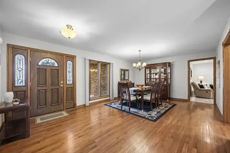 907 North Quentin Road Palatine IL 60067