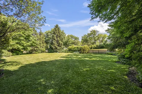 907 North Quentin Road Palatine IL 60067