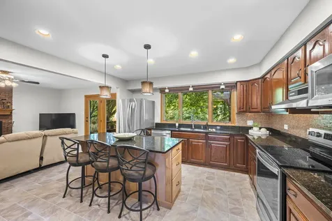 907 North Quentin Road Palatine IL 60067