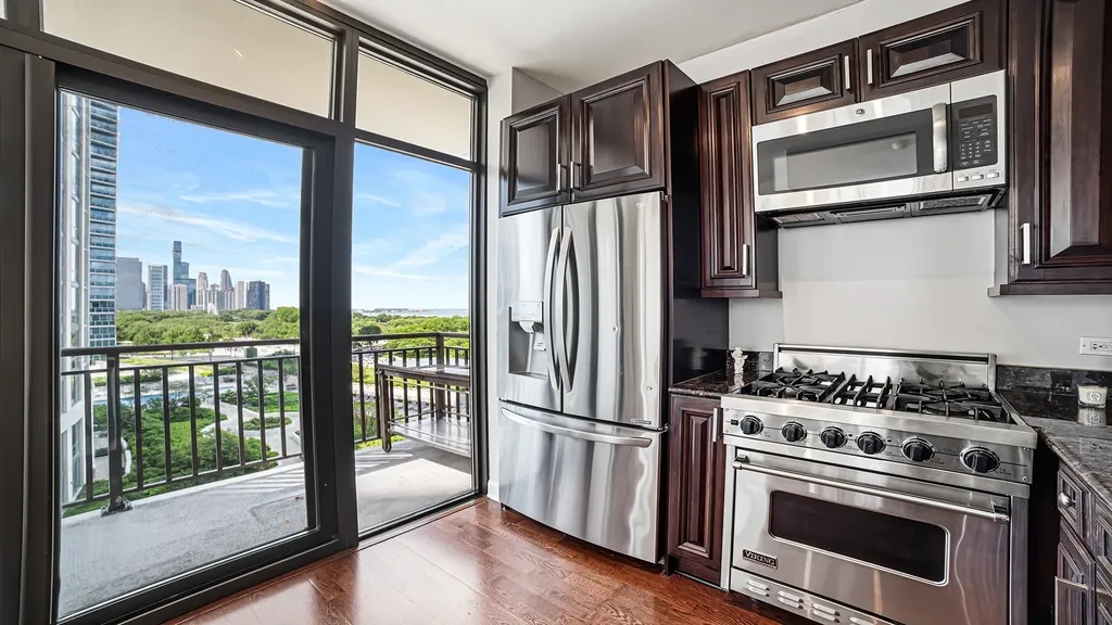 233 East 13th Street Chicago IL 60605
