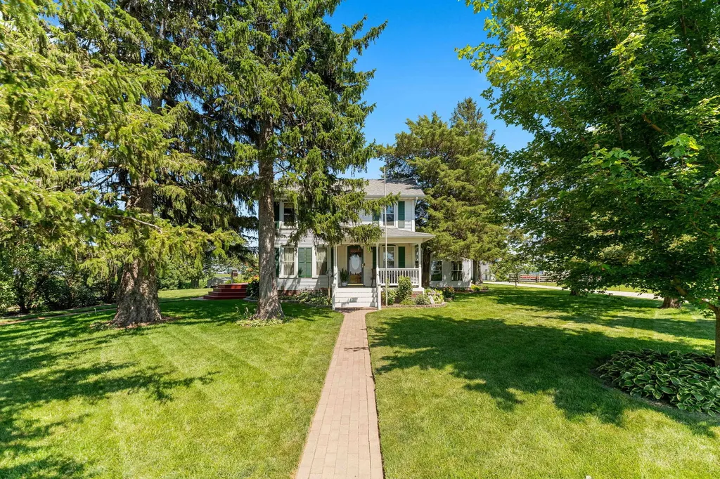 1392 Red Brick Road Dixon IL 61021