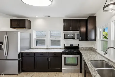 1826 Laurel Avenue Evanston IL 60201
