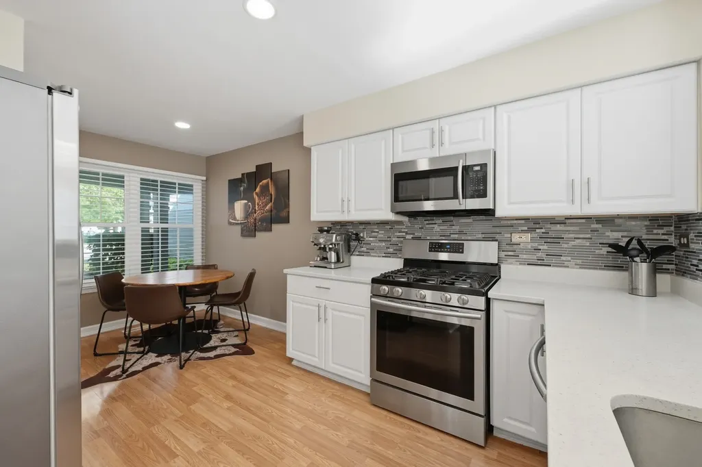 935 Concord Court Carol Stream IL 60188