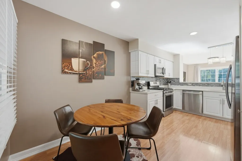 935 Concord Court Carol Stream IL 60188