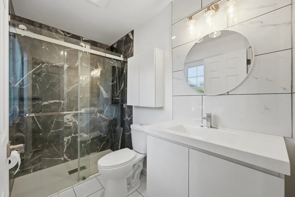 935 Concord Court Carol Stream IL 60188