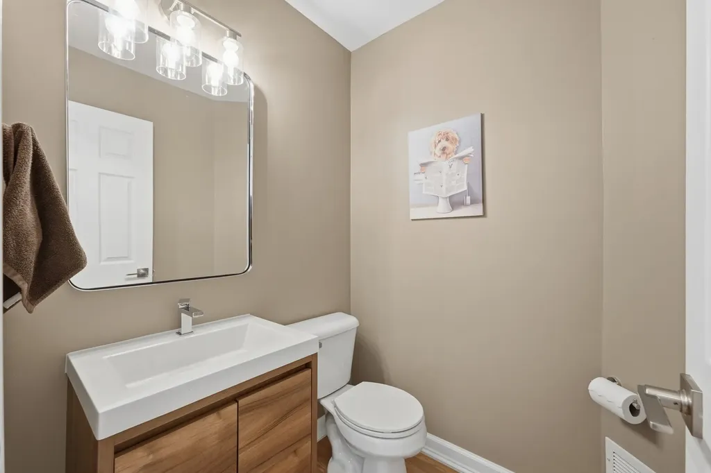 935 Concord Court Carol Stream IL 60188
