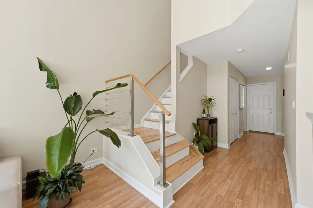 935 Concord Court Carol Stream IL 60188