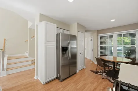 935 Concord Court Carol Stream IL 60188