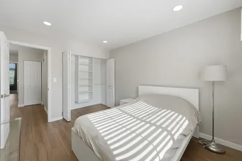 935 Concord Court Carol Stream IL 60188