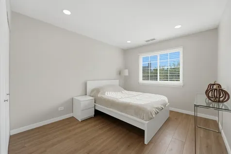 935 Concord Court Carol Stream IL 60188