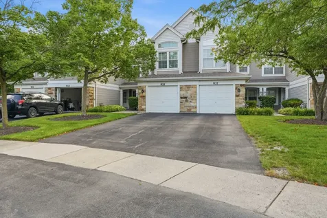 935 Concord Court Carol Stream IL 60188