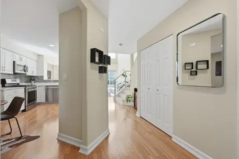 935 Concord Court Carol Stream IL 60188