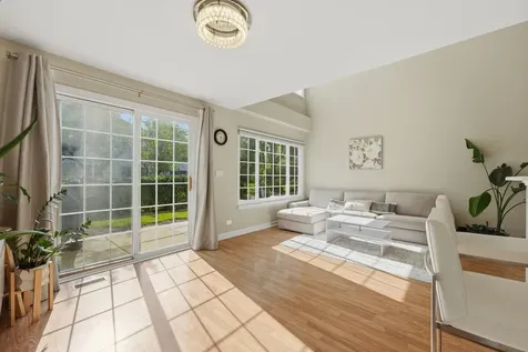 935 Concord Court Carol Stream IL 60188
