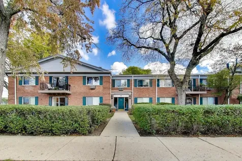 2303 South Goebbert Road Arlington Heights IL 60005