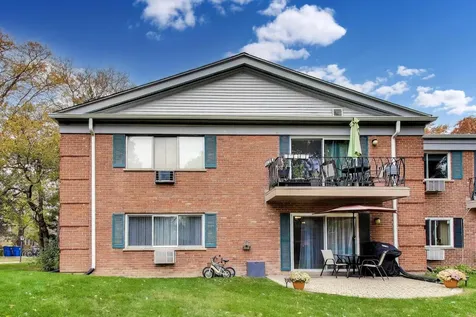 2303 South Goebbert Road Arlington Heights IL 60005