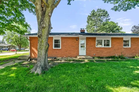1528 Oak Lane Sycamore IL 60178