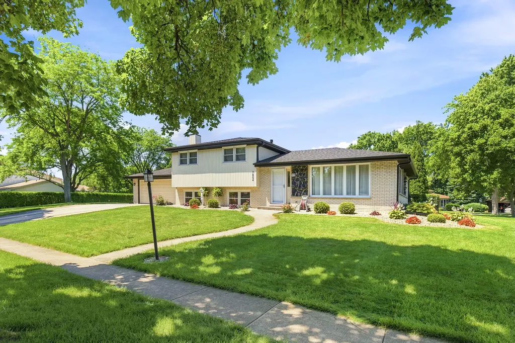 7804 Florence Avenue Darien IL 60561