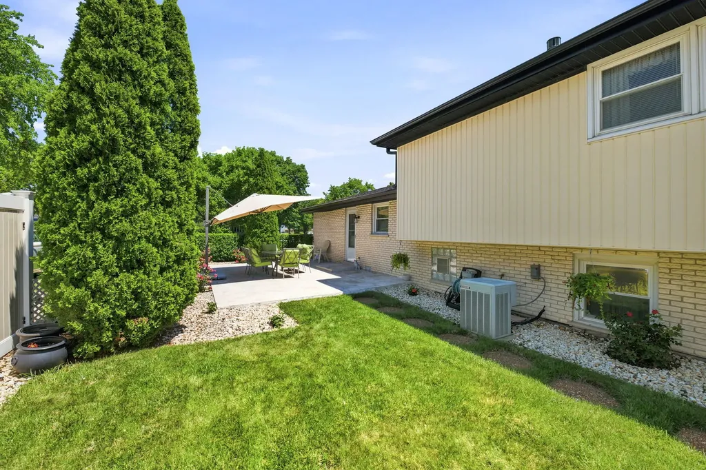 7804 Florence Avenue Darien IL 60561