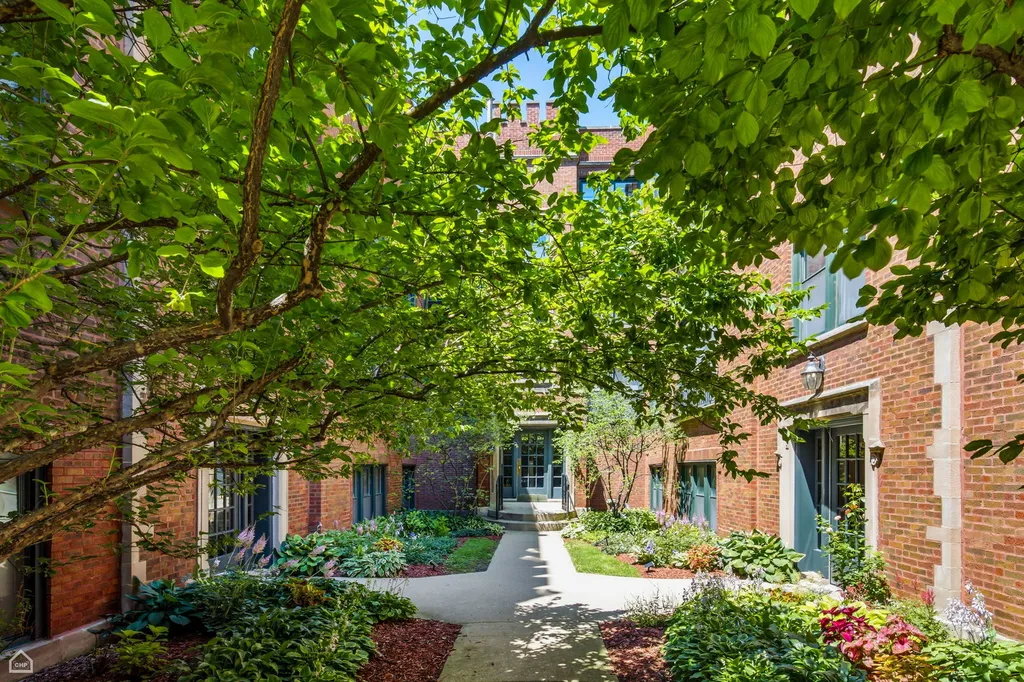 3126 West Carmen Avenue Chicago IL 60625