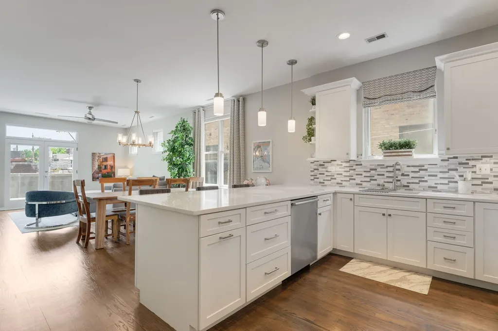 2814 North Sheffield Avenue Chicago IL 60657