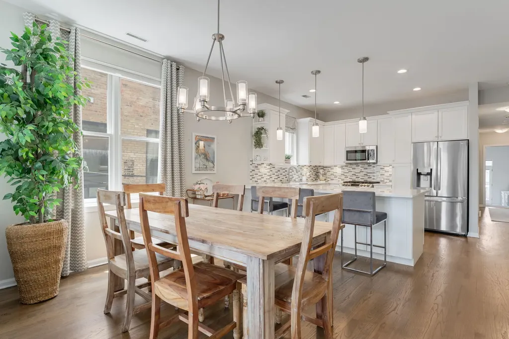 2814 North Sheffield Avenue Chicago IL 60657