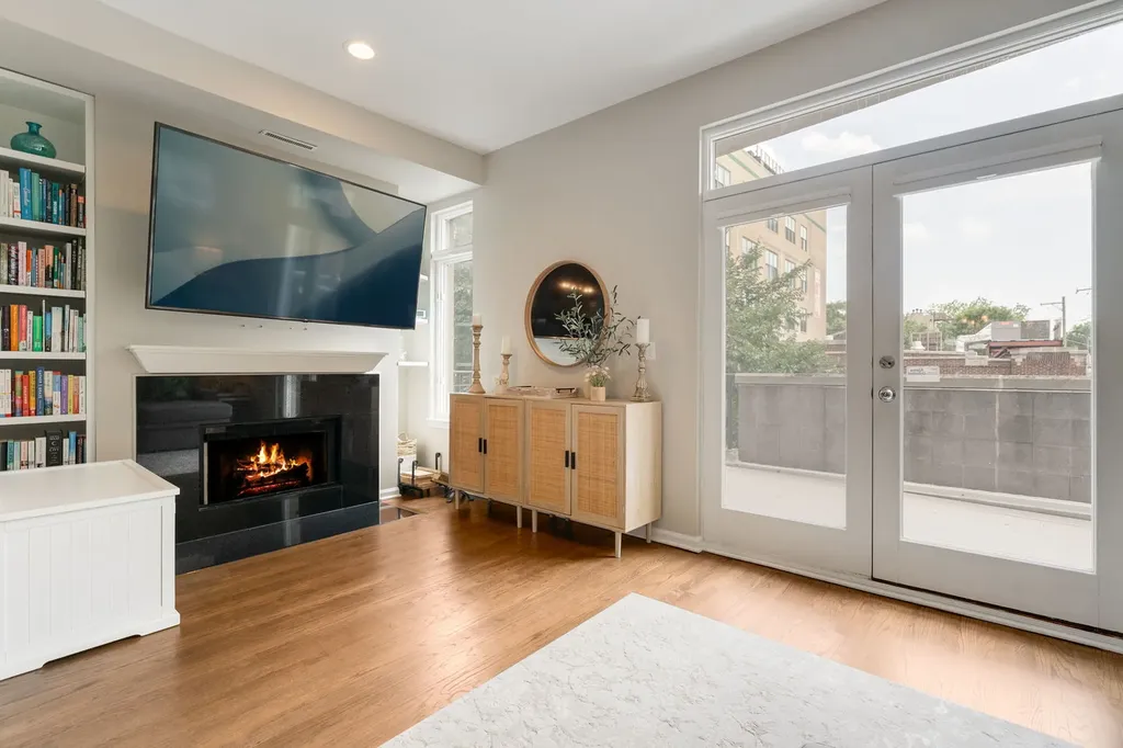 2814 North Sheffield Avenue Chicago IL 60657
