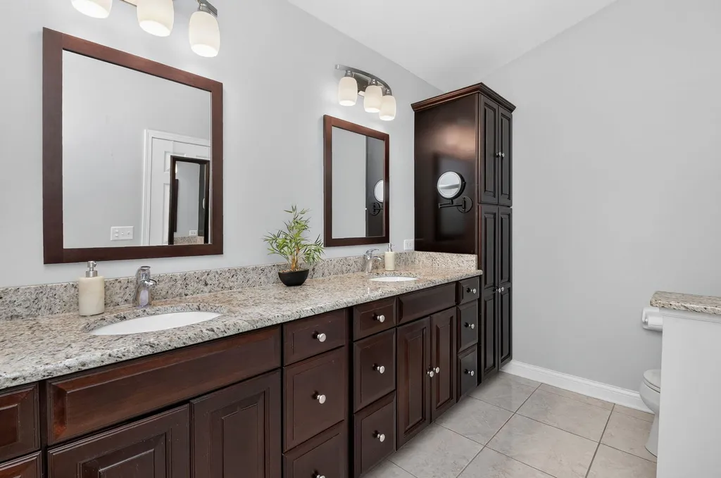 2441 Wydown Lane Aurora IL 60502