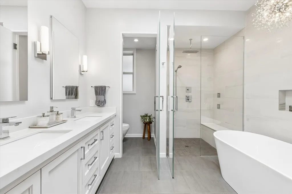 2107 West Erie Street Chicago IL 60612