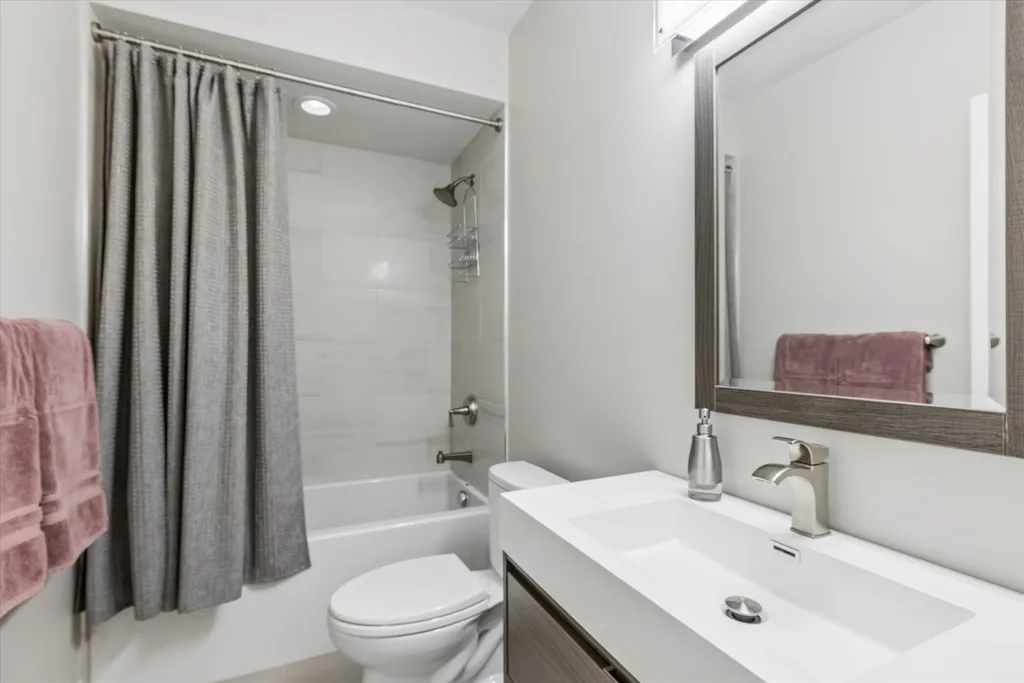 2107 West Erie Street Chicago IL 60612