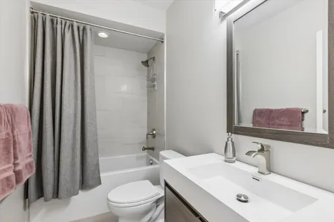 2107 West Erie Street Chicago IL 60612