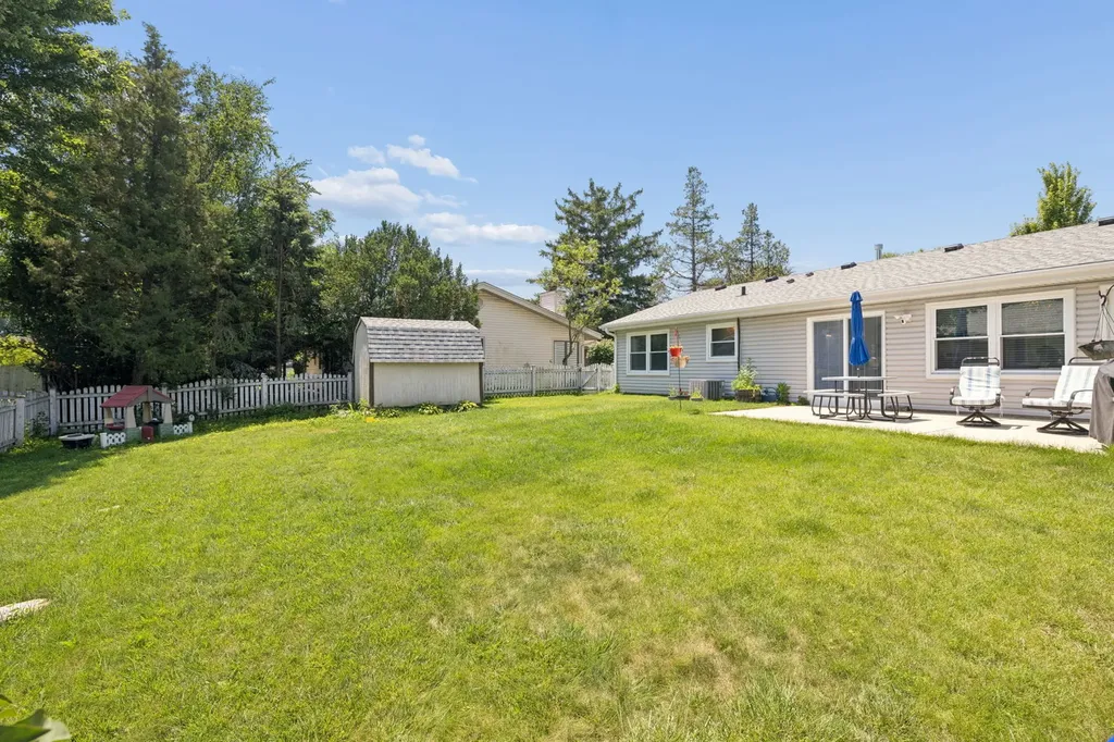 214 Lincolnshire Lane Bolingbrook IL 60440
