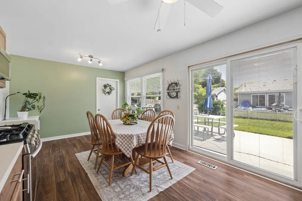 214 Lincolnshire Lane Bolingbrook IL 60440