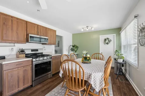 214 Lincolnshire Lane Bolingbrook IL 60440