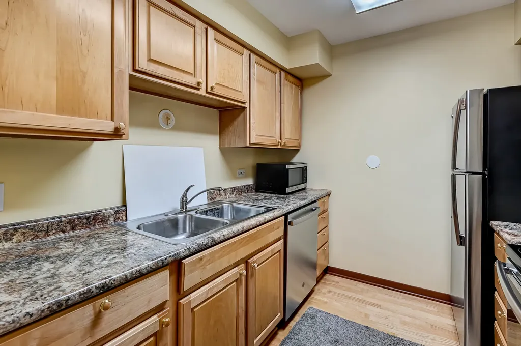 6184 Pinewood Court Willowbrook IL 60527