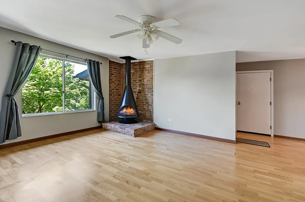 6184 Pinewood Court Willowbrook IL 60527