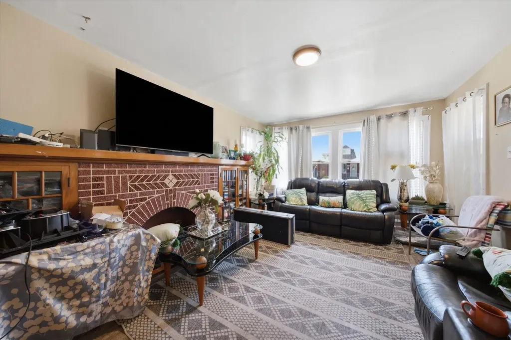 5623 South California Avenue Chicago IL 60629